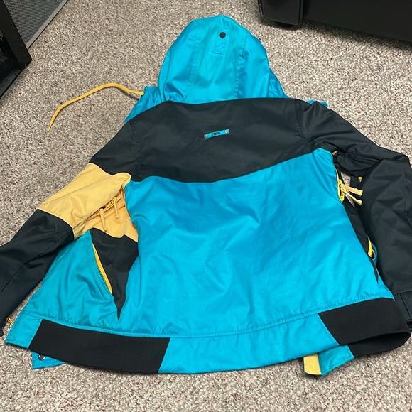 Nomis ski jacket in like new condition - Picture 10 of 10